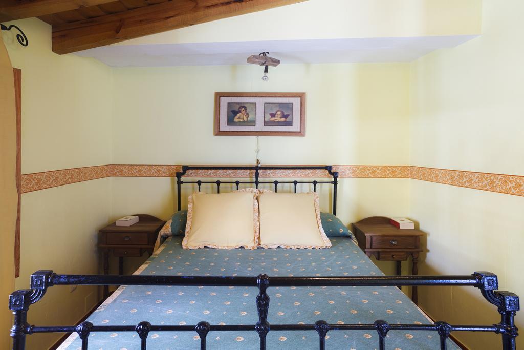 La Casa Del Tio Venancio Vendégház Caracenilla Szoba fotó